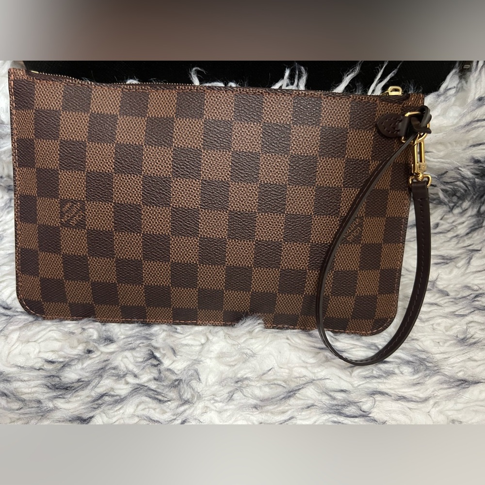 Louis Vuitton Neverfull pouch